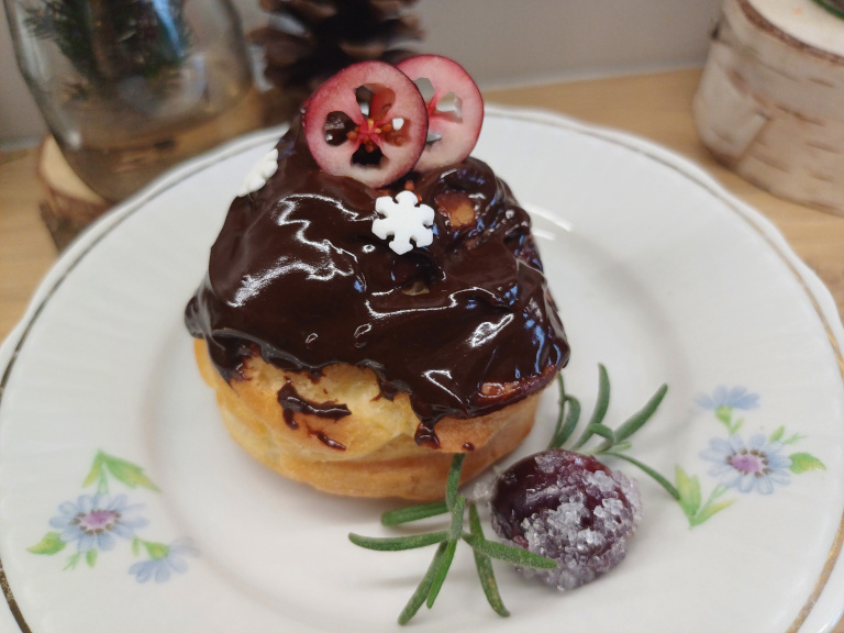 Profiteroles z konfiturą z pomarańczy i kremem twarogowym